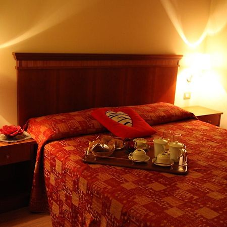 Hotel Il Borghetto Bariano Exteriör bild