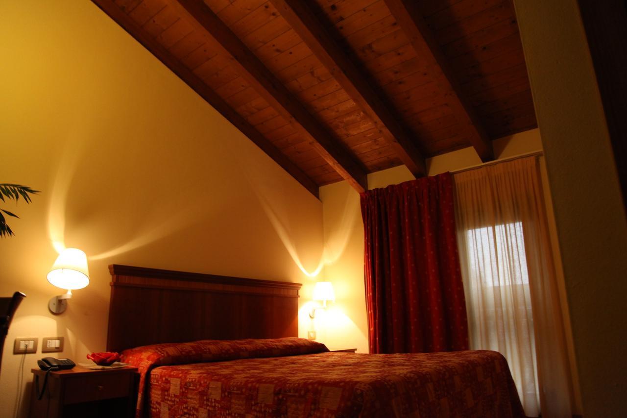 Hotel Il Borghetto Bariano Exteriör bild