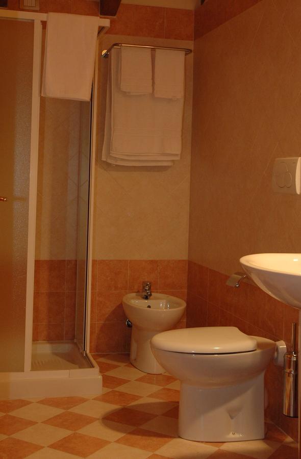 Hotel Il Borghetto Bariano Exteriör bild