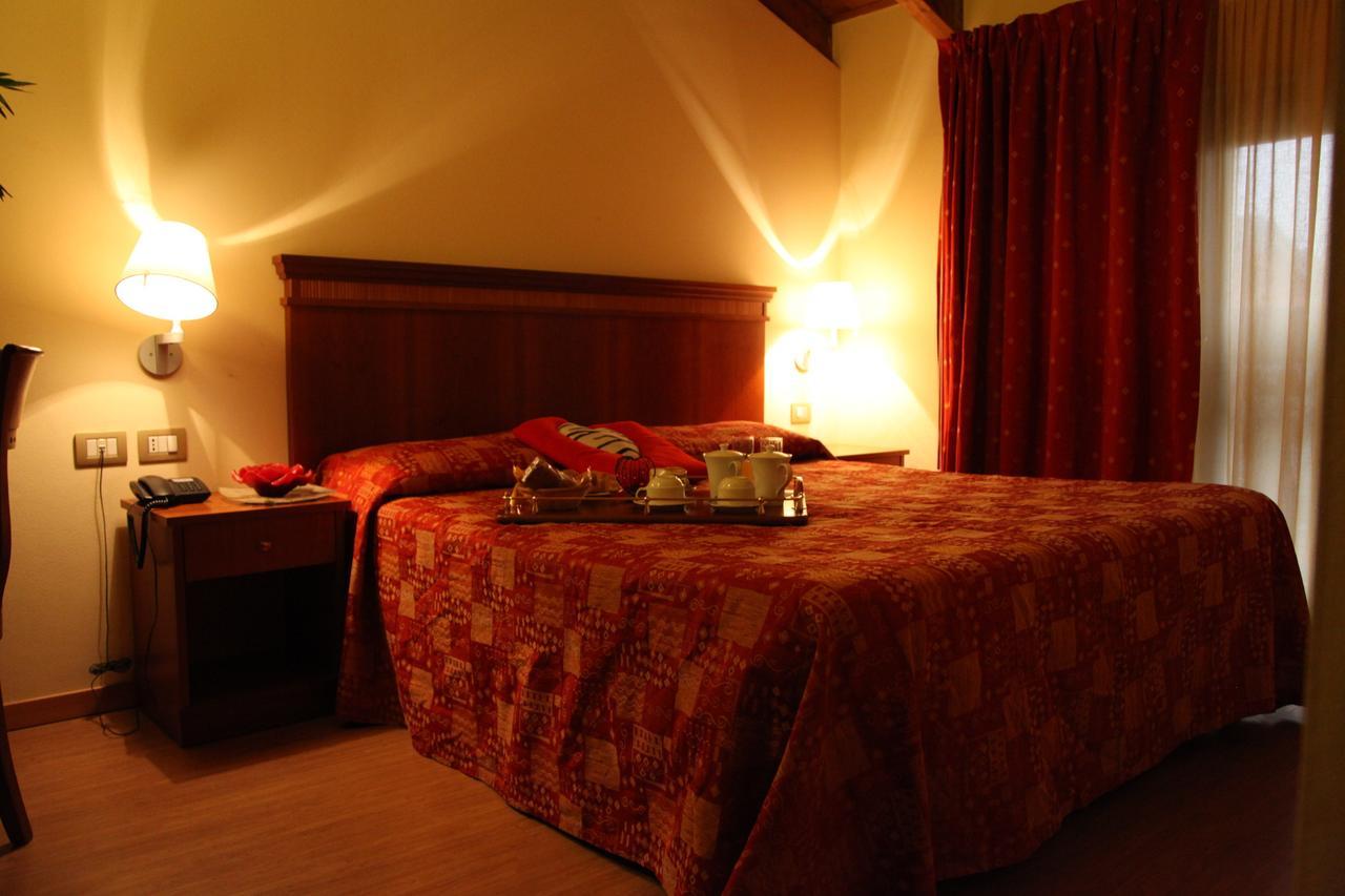 Hotel Il Borghetto Bariano Exteriör bild