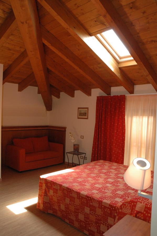Hotel Il Borghetto Bariano Exteriör bild