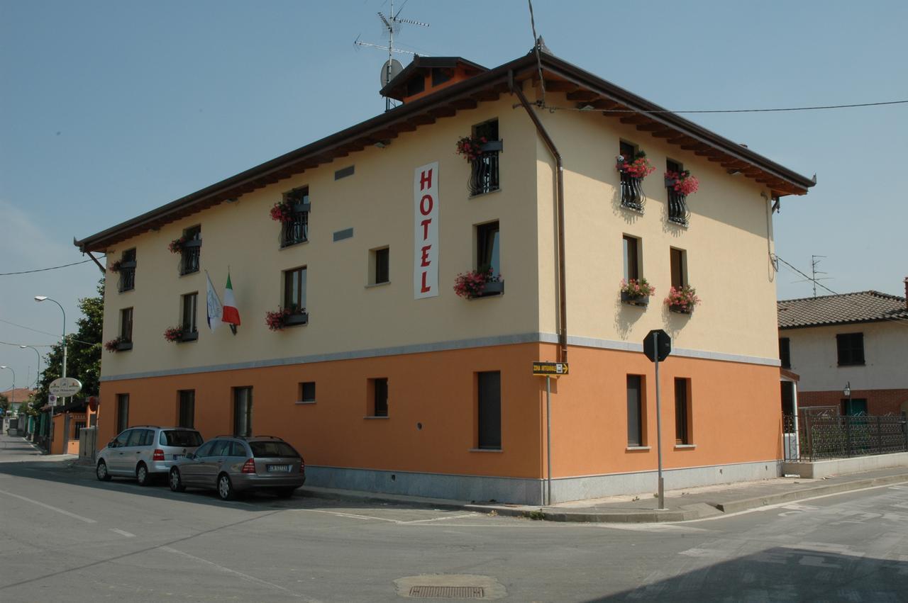 Hotel Il Borghetto Bariano Exteriör bild